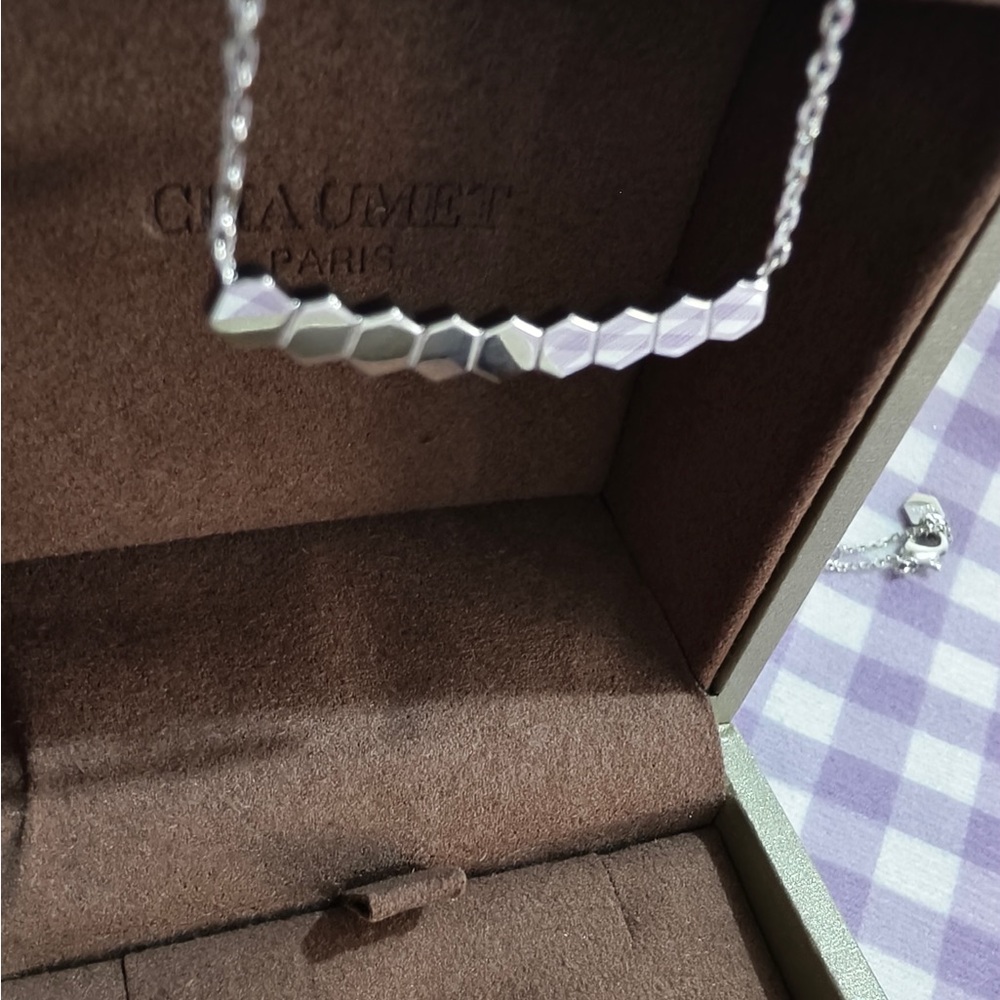Elegant Hexagonal Silver Necklace with Crystal Accents - Picture 3 of 10